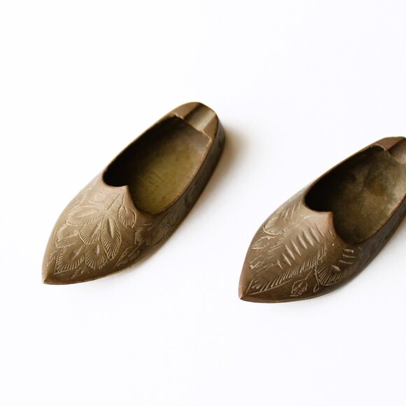 2 Vintage Brass Ashtray Genie Shoe Slippers India 3.75 Tobacciana Incense Burner - Picture 4 of 7